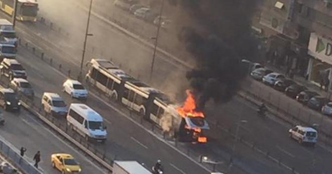 Şirinevler’de metrobüs yandı