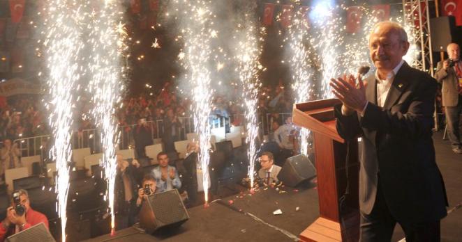 Kılıçdaroğlu gece kurdele kesti