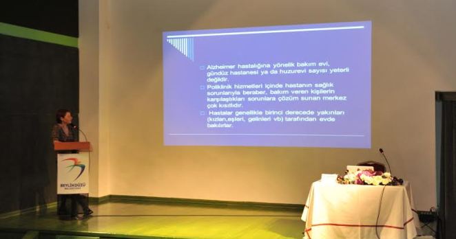 Vatandaşlar Alzheimer’i uzmanından öğrendi
