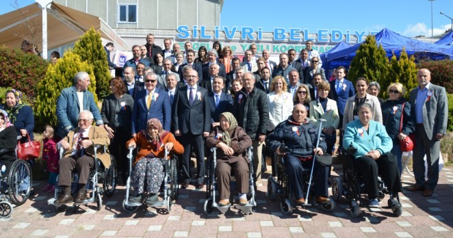 Tekerlekli sandalyeler sahiplerine teslim edildi