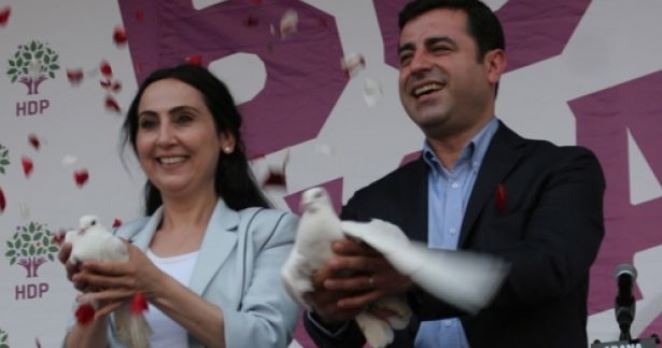 Demirtaş: AKP darbeci Sisi ile iş birliği yapıyor