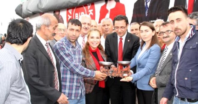 Cankurtaran’dan Tır önünde terazili eylem