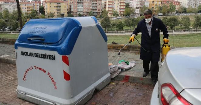 Avcılar’da sinekle mücadeleye aralıksız devam ediyor