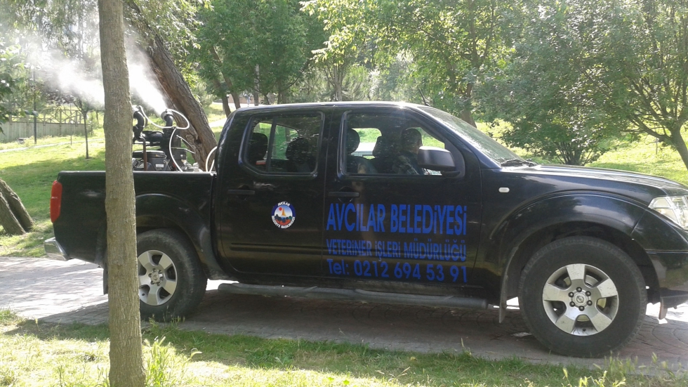 Avcılar’da sinekle mücadele aralıksız sürüyor