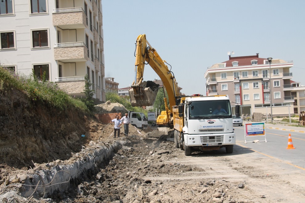 Beylikdüzü’nde, Yollar genişliyor, yenileniyor