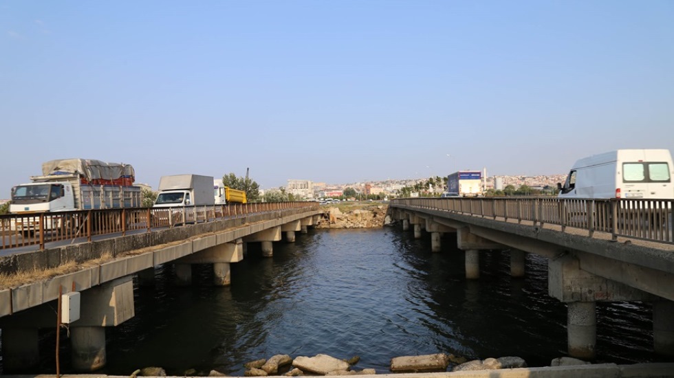 Ölüm kapıda. Mimarsinan Köprüsü’nde tehlike büyüyor!