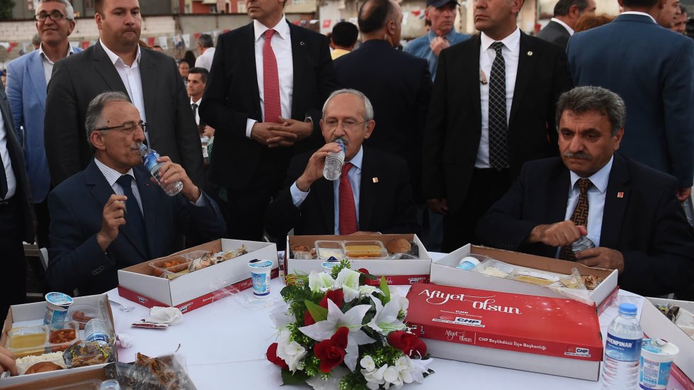 Küçükçekmece CHP ilçe başkanlığı iftar töreni düzenledi