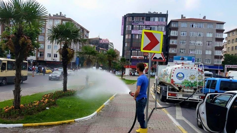 Avcılar’da Park ve Bahçelerde çalışmalar devam ediyor