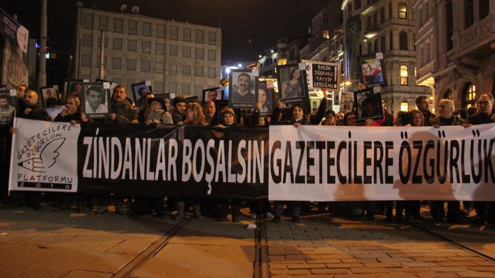 AGİT Türkiye’de 21 gazetecinin tutuklu olduğunu açıkladı