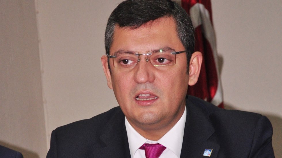 CHP’li Özgür Özel: ‘Her CHP’li evinden besmeleyle çıkar’
