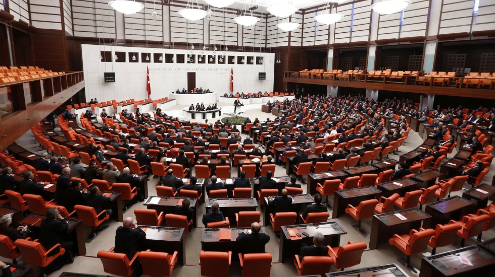TBMM başkanlığı seçiminde son tura Baykal ve Yılmaz kaldı