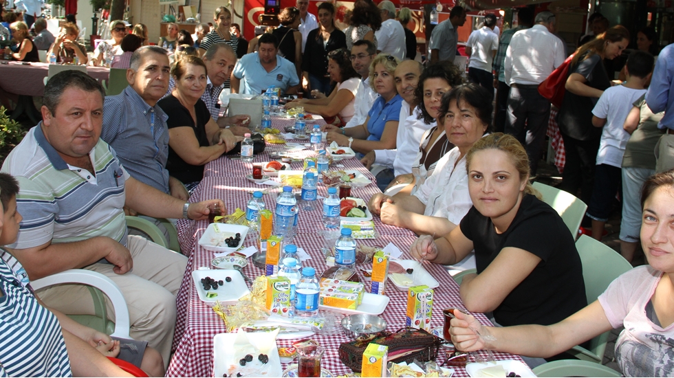 Başkan Kerimoğlu, Ataköylülerle kahvaltıda buluştu