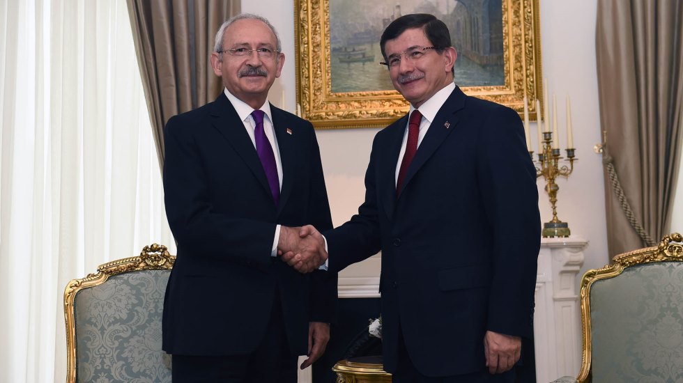 Kemal Kılı&ccedil;daroğlu ile Ahmet Davutoğlu g&ouml;r&uuml;şt&uuml;