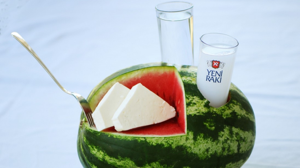 Fiyatlar yükseliyor, rakı tüketimi düşüyor