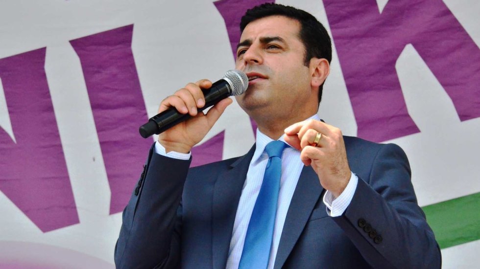 Demirtaş: Devlet vergi alırken eşit, hizmette faşizmi dayatılıyor!