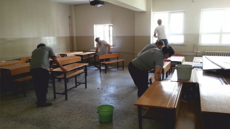 Avcılar Belediyesi Okulları Temizliyor