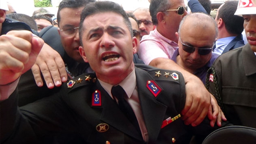 Şehit kardeşi yarbay Mehmet Alkan'a Devlet Bah&ccedil;eli'ye hakaretten ceza