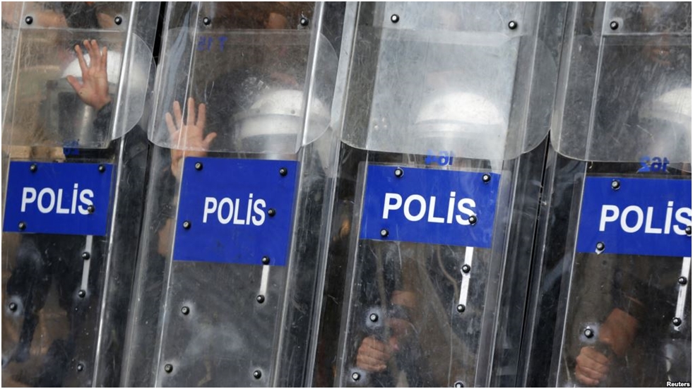 Edirne’ye yürüyen Suriyelilere polis müdahale etti. Gözaltılar var!