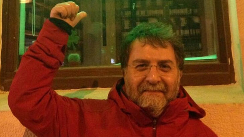 Ahmet Hakan tekrarladı: Elinde silahla poz veren kişilerden korkulmamalı