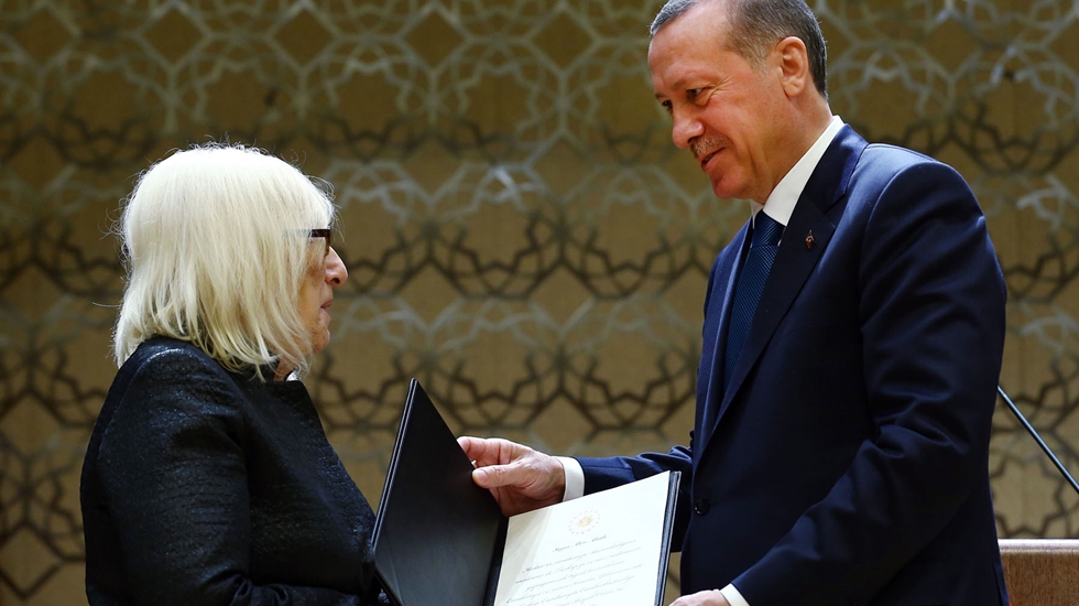https://yenisoluk.com/uploads/2015/10/alev-alatlı