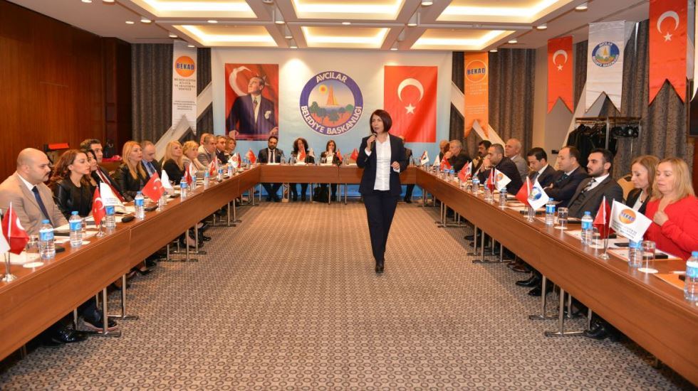 Avcılar Belediyesi’nden “Yönetim ve Liderlik Becerileri” eğitimi