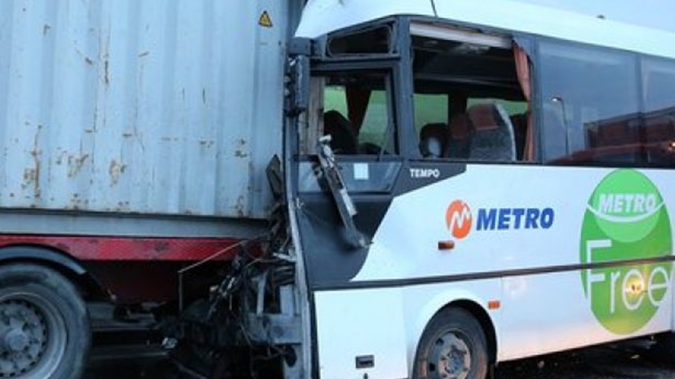 İstanbul’da uyuyan sürücü kazası. 3’ü ağır 10 yaralı