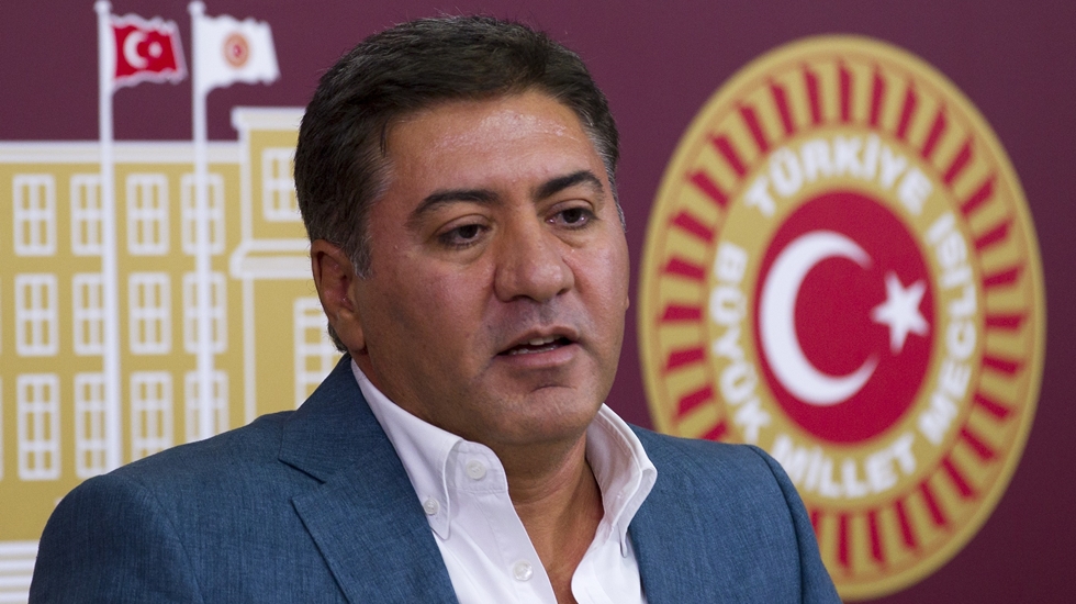 Murat Emir: “Akrabalara koltuk dağıtıyorlar”