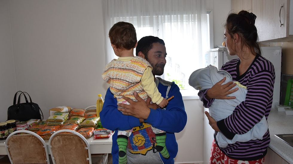 İnşaatta kalan 2 çocuklu aile sıcak yuvalarına kavuştular