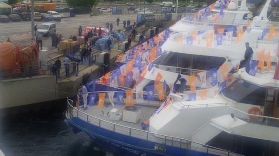 AKP’nin Yenikapı mitingine 4 vapur dolusu yiyecek taşındı