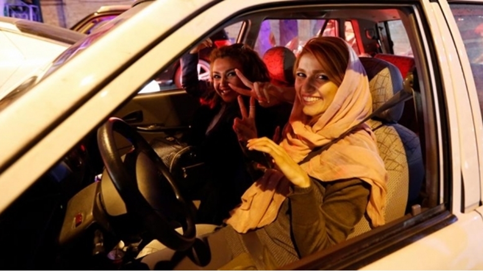 Başörtüsü örtmeyen kadınların araçlarına el konulacak