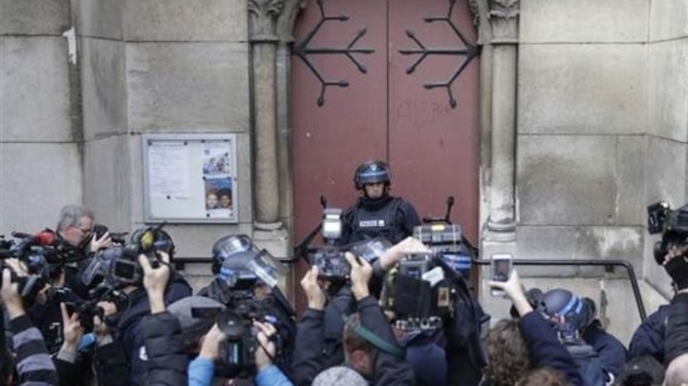 Paris’te kiliseye terör operasyonu