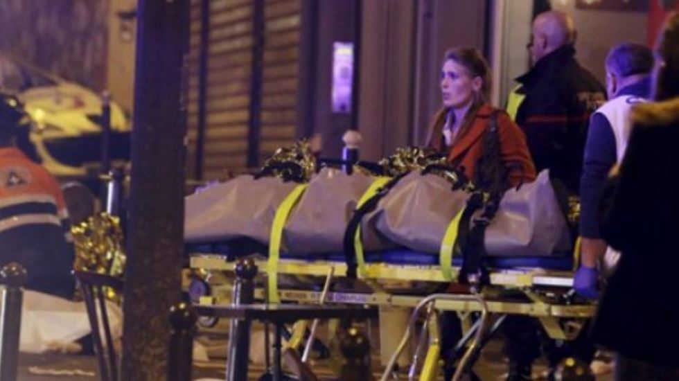 Paris’te uzun namlulu silahlarla saldırı: 1 polis öldü!