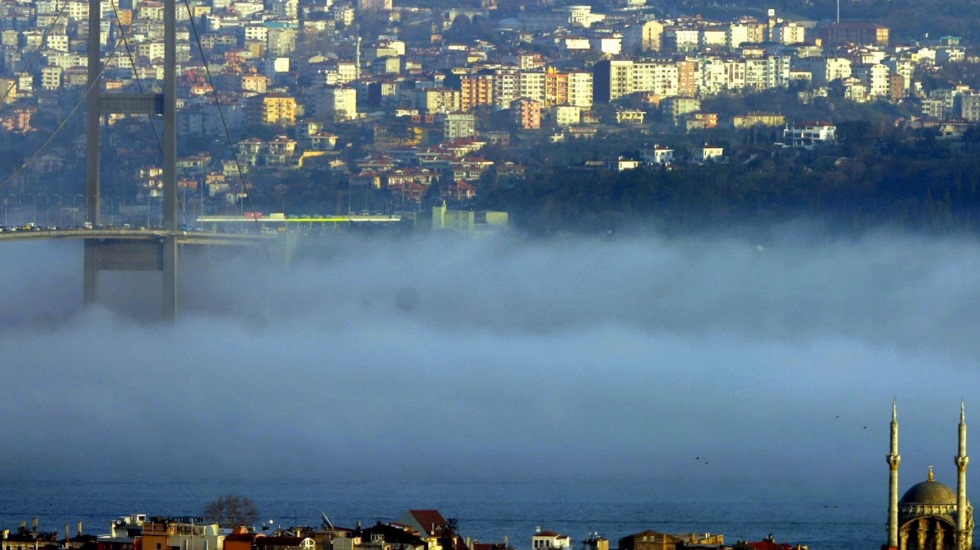 Sis, İstanbul Boğazını gemi trafiğine kapattı