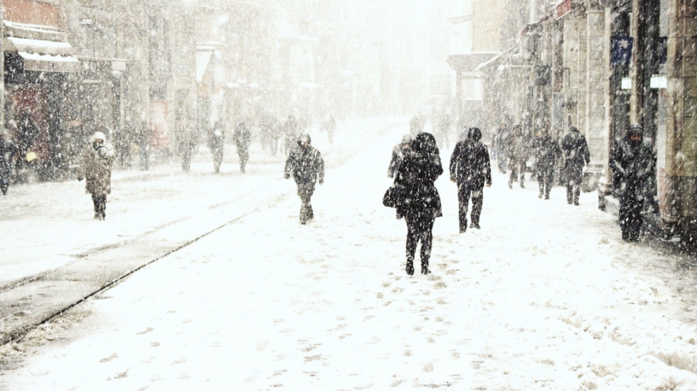 Meteoroloji'den İstanbul'a kuvvetli kar yağışı uyarısı