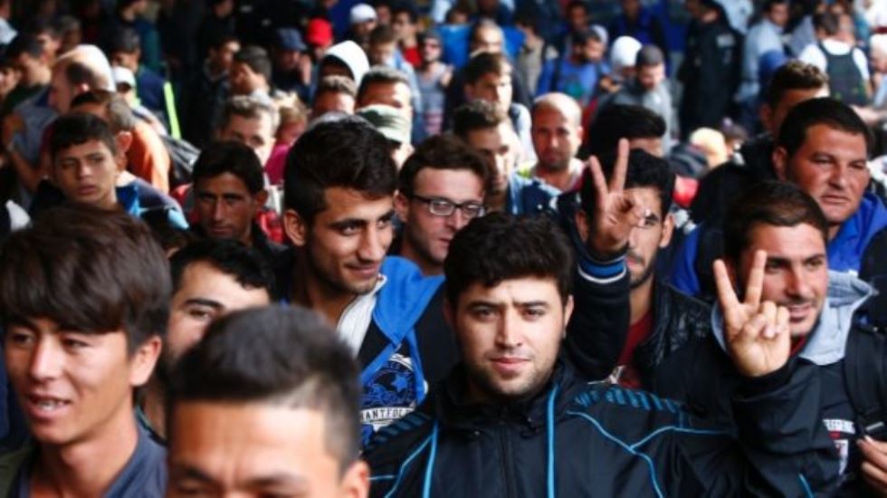 Sığınmacılar i&ccedil;in cinsel ilişkide rıza kursları a&ccedil;ıldı!