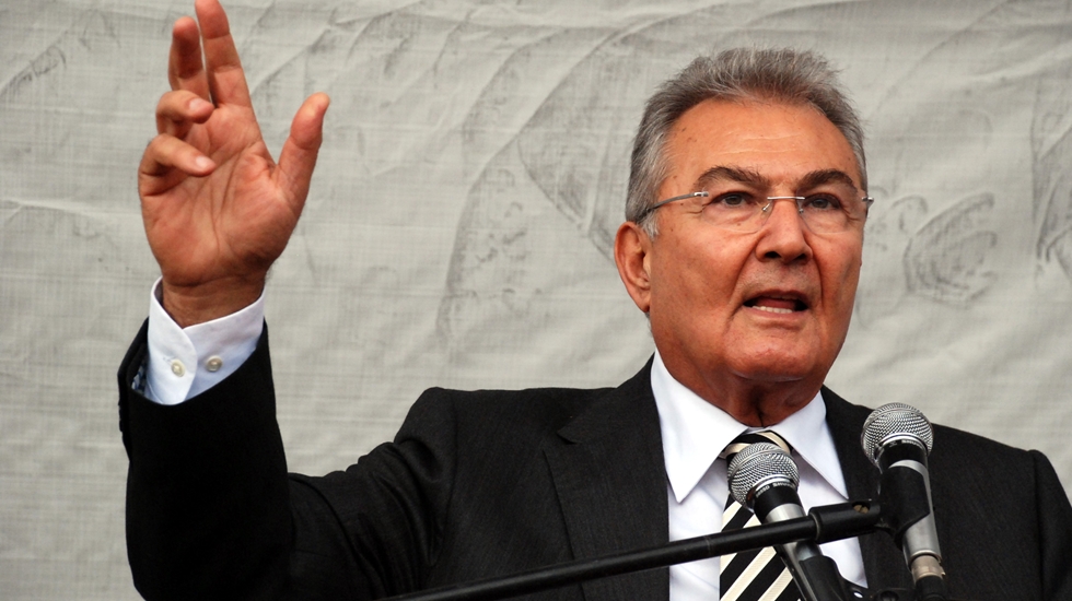 Deniz Baykal, sahaya mı iniyor?