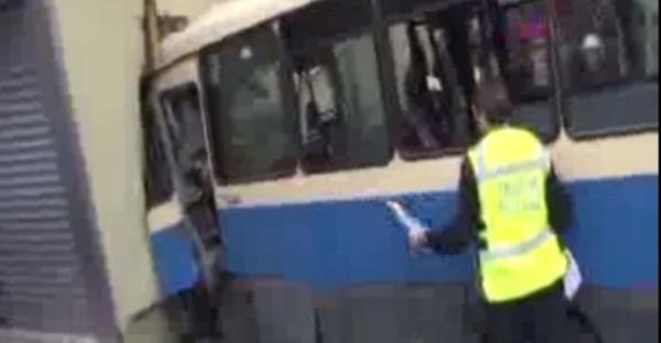 Minibüs kazası: 1 ölü, çok sayıda yaralı