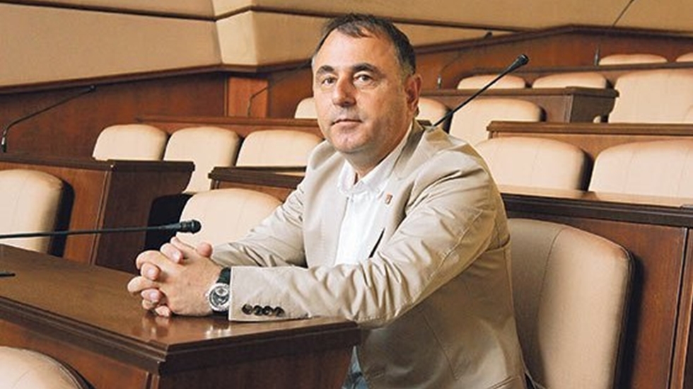 CHP’den ‘İstanbul’da binalara zorla ‘Evet’ pankartı giydiriliyor’ iddiası