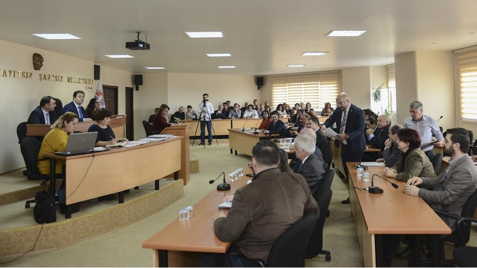 Mustafa Koç ve Kamer Genç Belediye Meclisi’nde anıldı