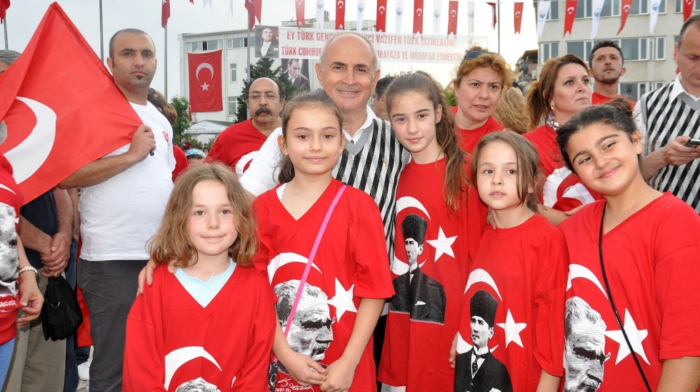 Başkan Akgün’den gençlere çağrı: Yüreğimizi yakmayın!