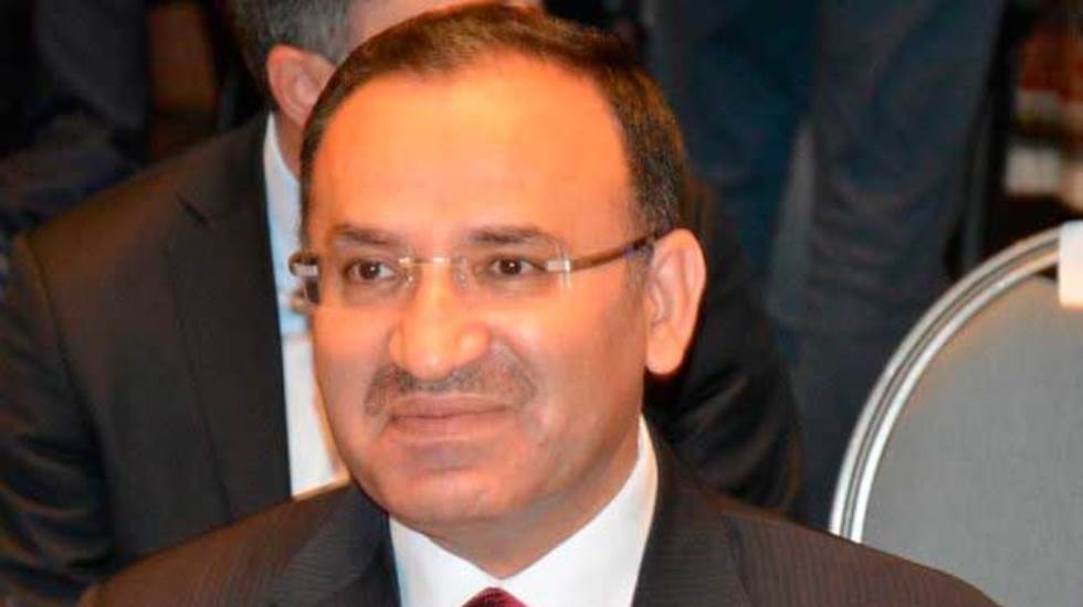 Bekir Bozdağ’ın konuşturulmadığı salon bomba ihbarı üzerine boşaltıldı