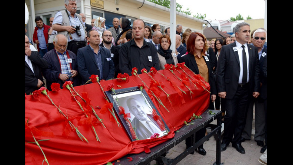 Erol Mumcu’yu binler uğurladı