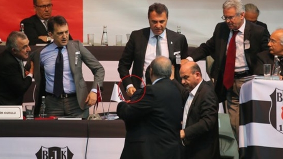 Beşiktaş Başkanı Fikret Orman’dan kongre üyesine yumruk!