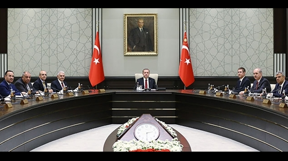 AKP’li üst düzey yetkili: Erdoğan partide ve kabinede köklü değişiklik yapacak