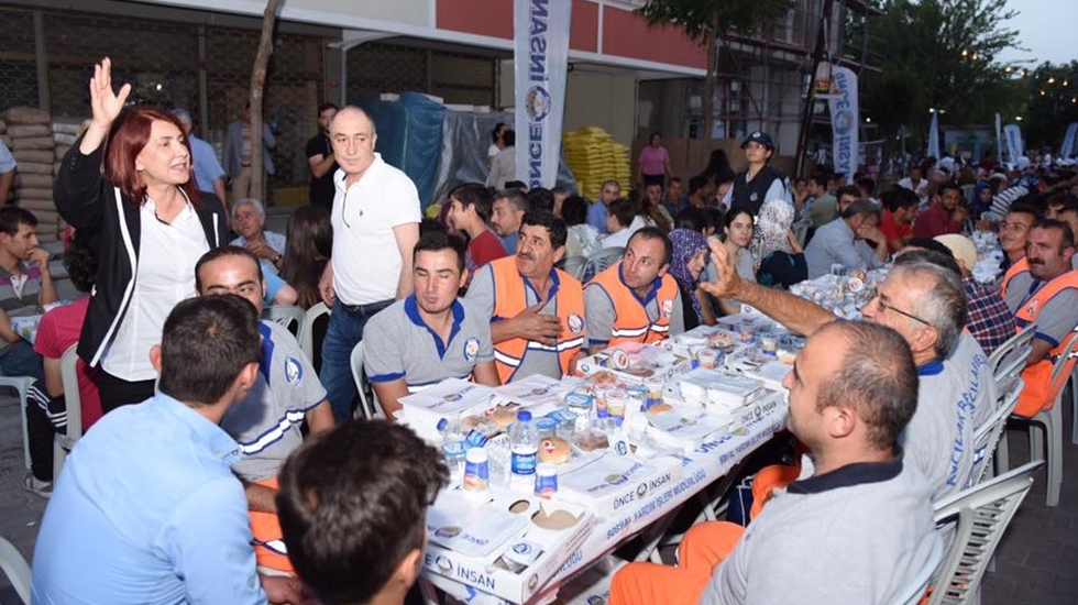 Avcılar’da ’10 mahallede İftar Sofrası ve Biz Büyük Bir Aileyiz’