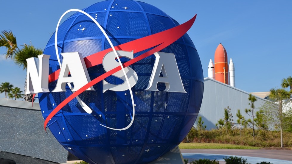 NASA 2025'e kadar aya insan göndermeyecek