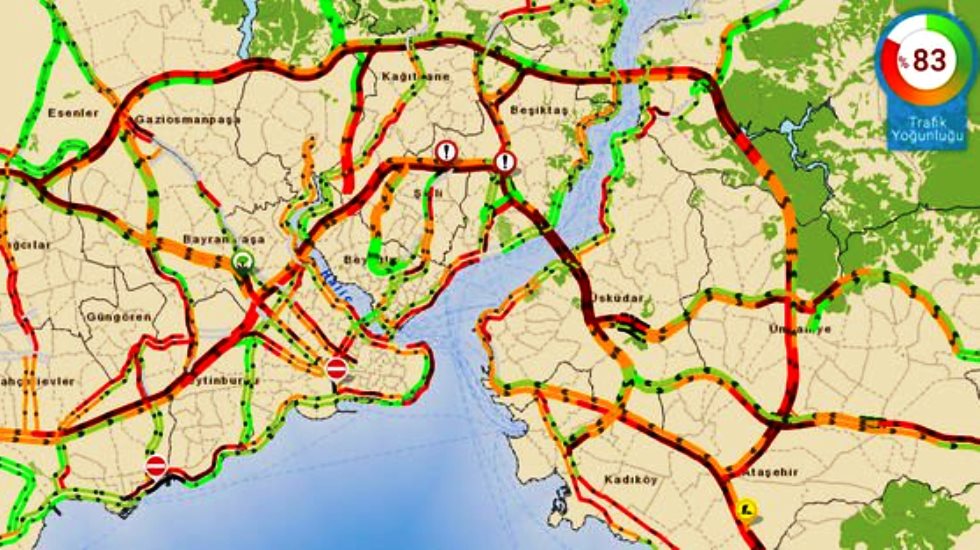 İstanbul’da yağan şiddetli yağmur trafiği felç etti