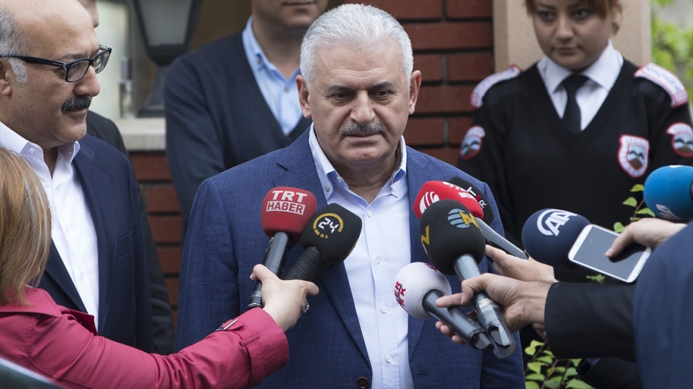Binali Yıldırım: “Yürümeye lüzum yok ki, Hızlı trenle gidebilir, Sokakta adalet aranmaz”