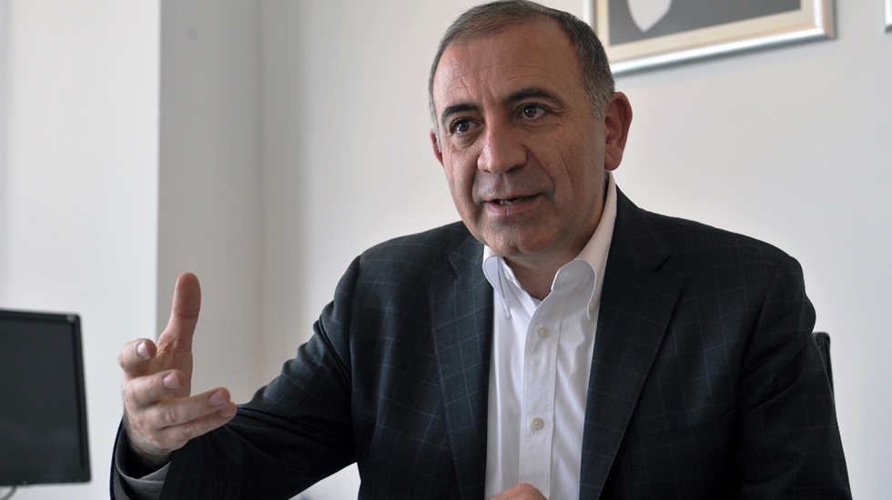 https://yenisoluk.com/uploads/2016/07/gürsel-tekin2