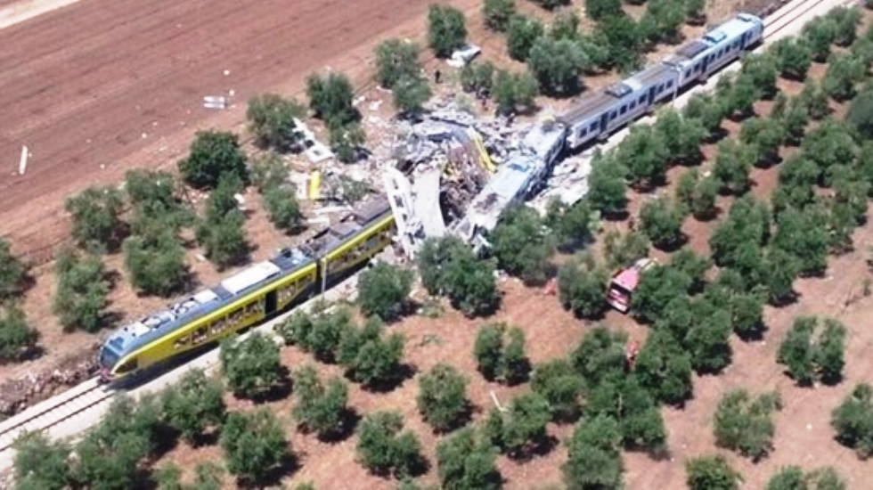 İtalya’da iki tren çarpıştı; 20 ölü, en az 30 yaralı